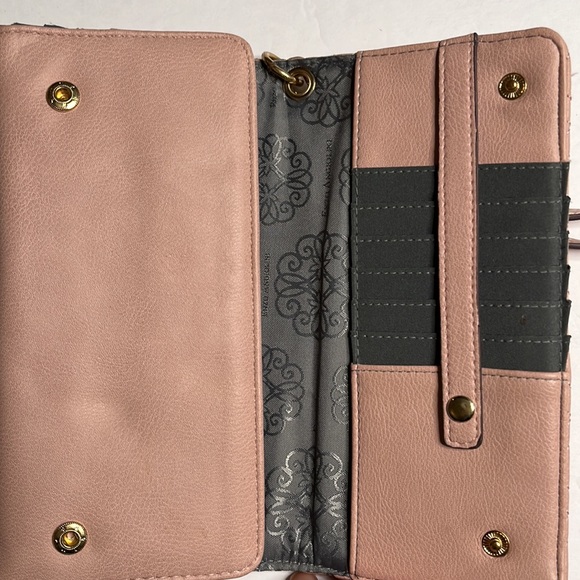 Enzo Angiolini Multi compartment Wristlet - Picture 4 of 8